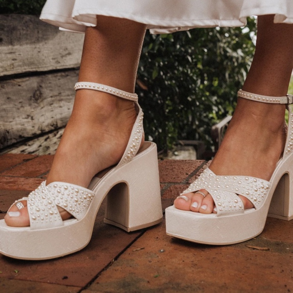 Dolce Vita Wessi Pearl Platforms